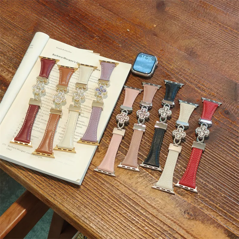 Bracelet de Rechange pour Montre Connectée en Cuir Véritable Avec Charms Trèfle en Strass Connecteur en Métal Bracelet Tendance pour Femme
