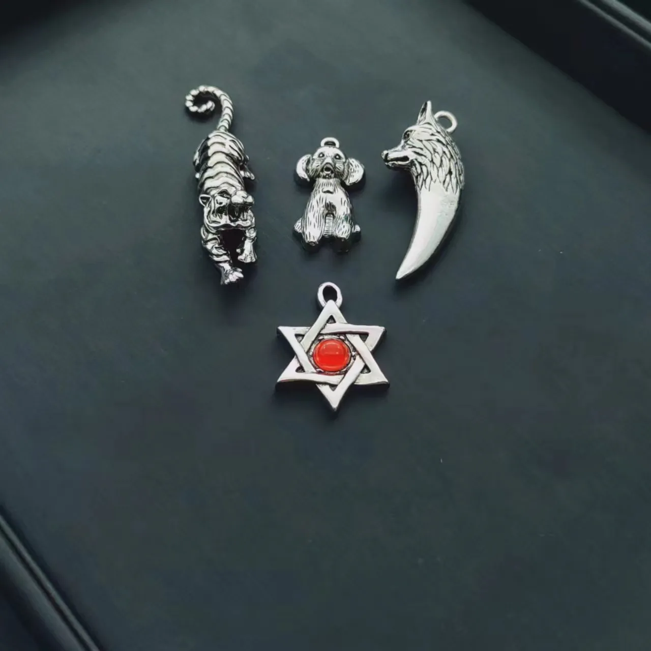 Ciondolo Esagramma Animale in Lega di Zinco Accessori per Gioielli Fai da Te Vintage Argento Testa di Lupo Tigre Cucciolo Ciondoli per Collana