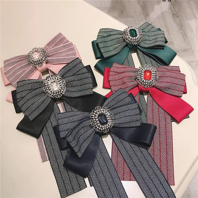 Style Coréen Industrie Lourde Strass Nœud Papillon Broche Ruban Nœud Cravate Épingle de Col Pour Femmes Accessoires de Vêtements de Mode