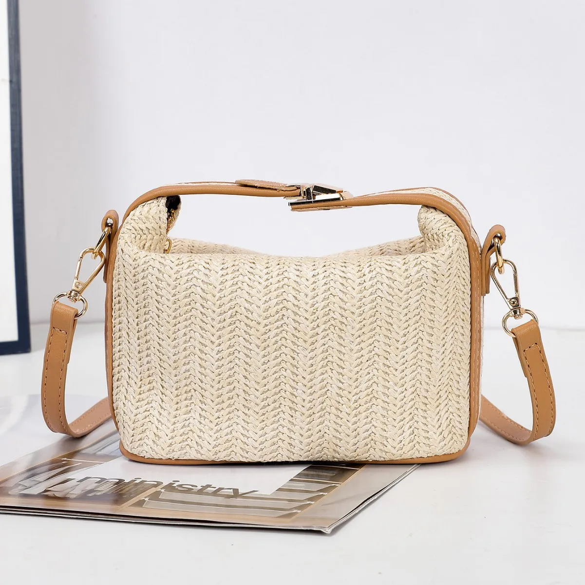 Dames Mode Stro Geweven Handtas Casual Dagelijkse Schouder Crossbody Tas Golfpatroon Stedelijk Minimalistisch Top Handvat Tas Zomer Strandtas