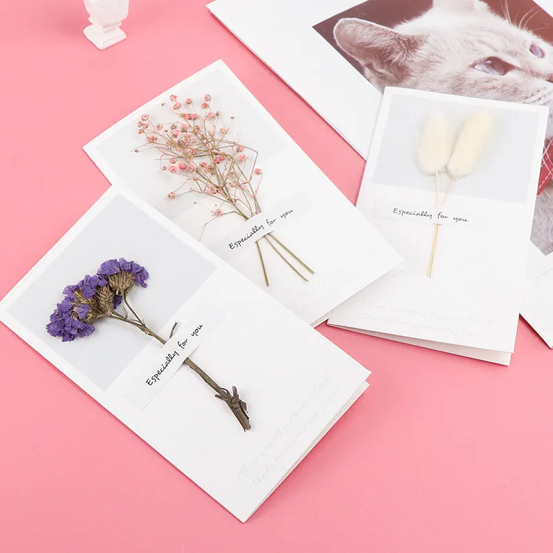 Handmade Dried Flower Greeting Card With Natural Plant Decor Minimalist Blessing Card For Birthday Holiday Gift