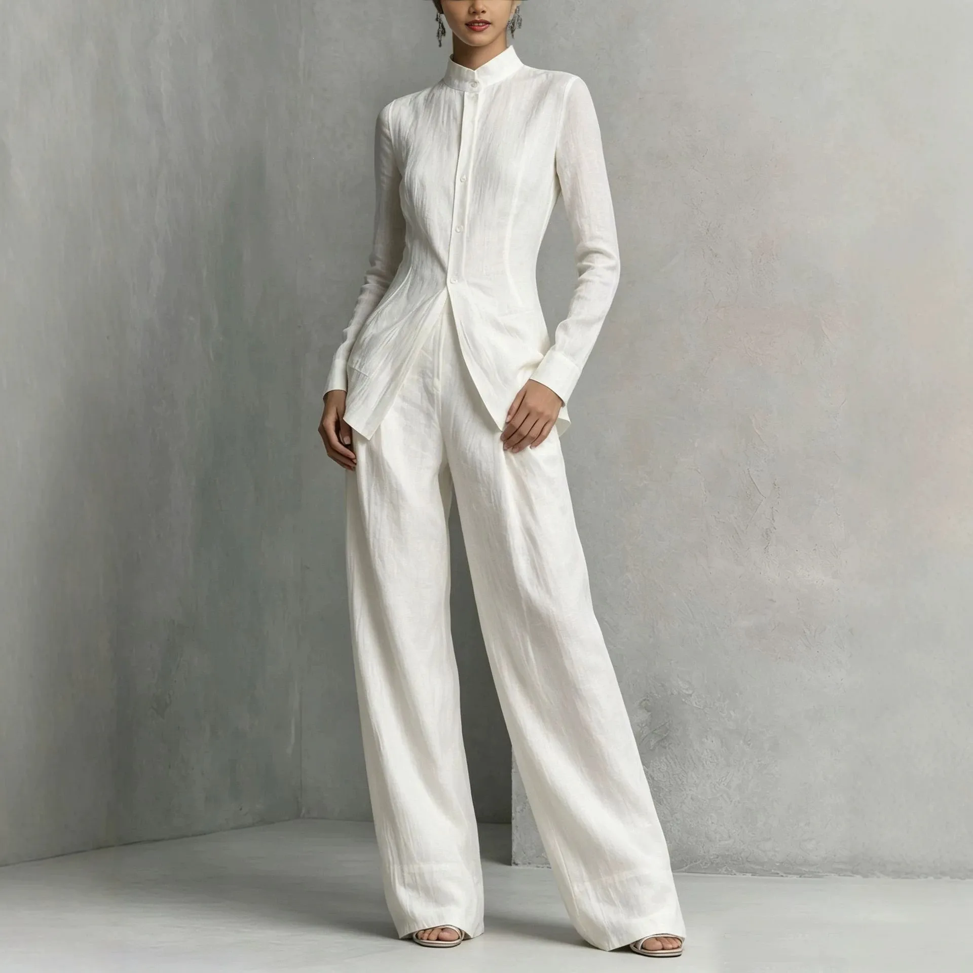 Completo Da Donna Con Camicia A Collo Alto E Pantaloni Larghi Design Minimalista A Tinta Unita Sopra E Sotto Per Ufficio