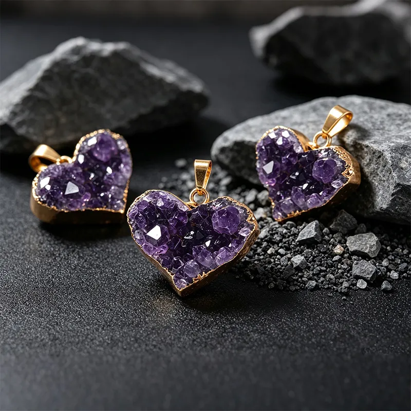 Collana con Ciondolo a Cuore in Ametista Naturale Con Catena Cordino in Pelle Gioiello in Pietra Grezza di Cristallo