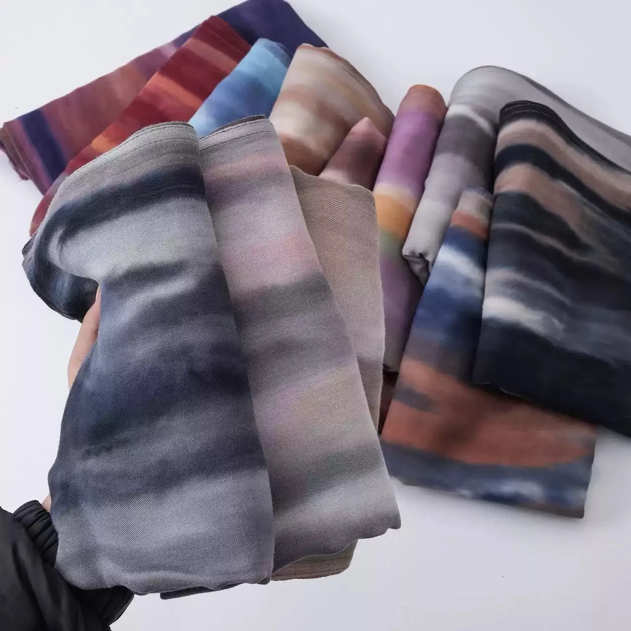 Women Long Satin Scarf Gradient Wide Striped Lightweight Breathable Shawl Fashion Casual Head Scarf Neck Scarf