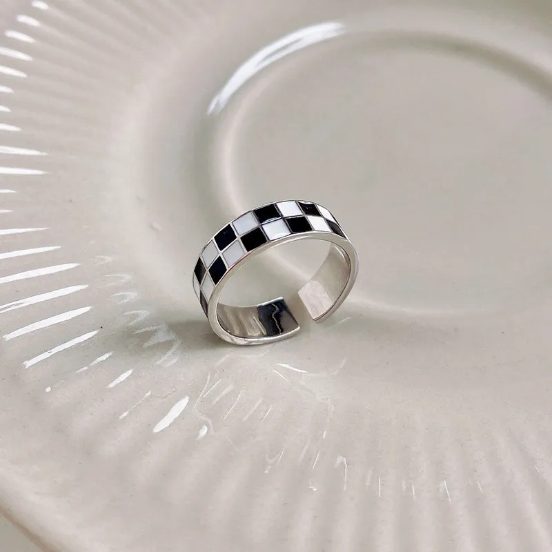 Retro Black And White Checkerboard Ring For Women Copper Platinum Plated Geometric Minimalist Fashion Finger Ring Jewelry