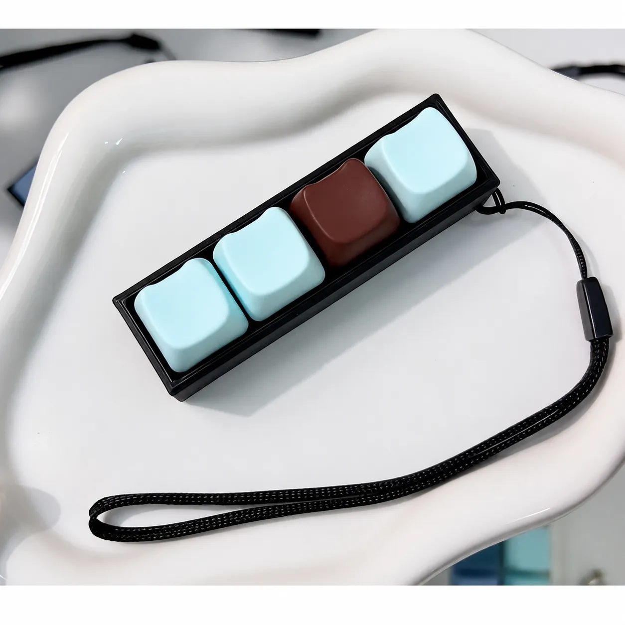 Luminous Four Key Mechanical Keyboard Fidget Clicker Stress Relief Toy Portable Desktop Decompression Keychain