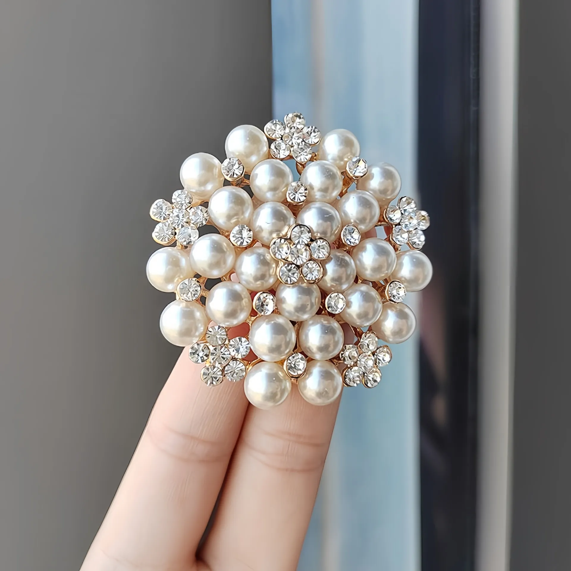 Broche Fleur Élégante Vintage en Alliage de Zinc avec Perles Artificielles et Strass pour Femmes Épingle de Poitrine de Haute Qualité pour Manteau Costume