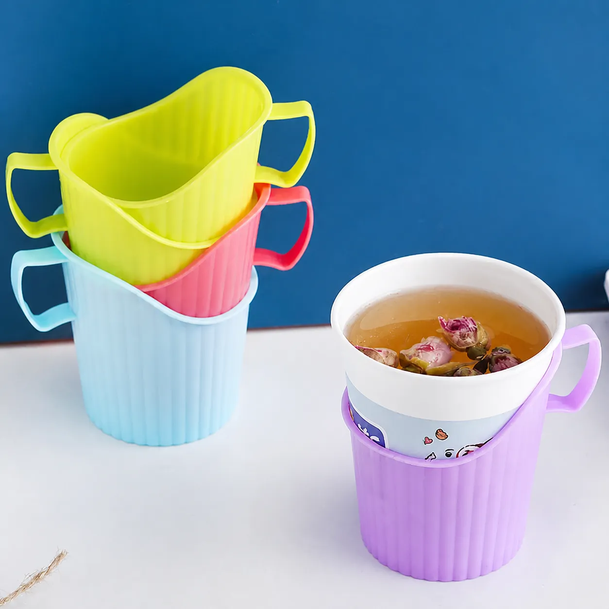 Minimalist Plastic Disposable Paper Cup Holder With Handle Heat Resistant Anti-scalding Thickened Striped Cup Sleeve For Office Home