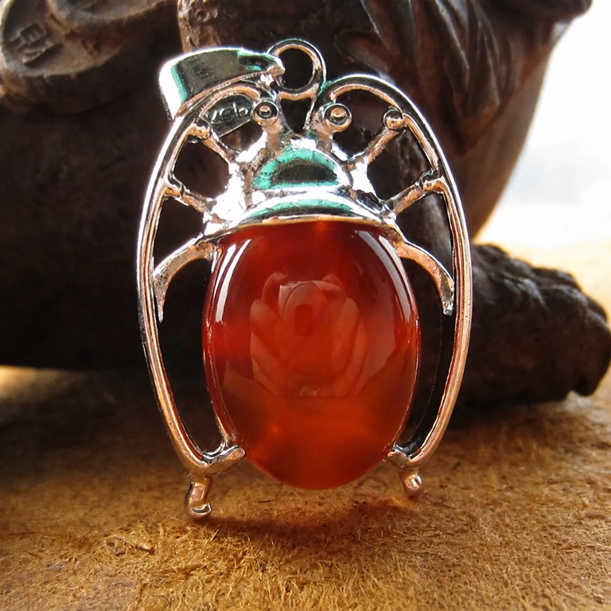 Natural Stone Red Agate Chalcedony Pendant Necklace Retro Beetle Insect Shape Jewelry For Women Girls Gift