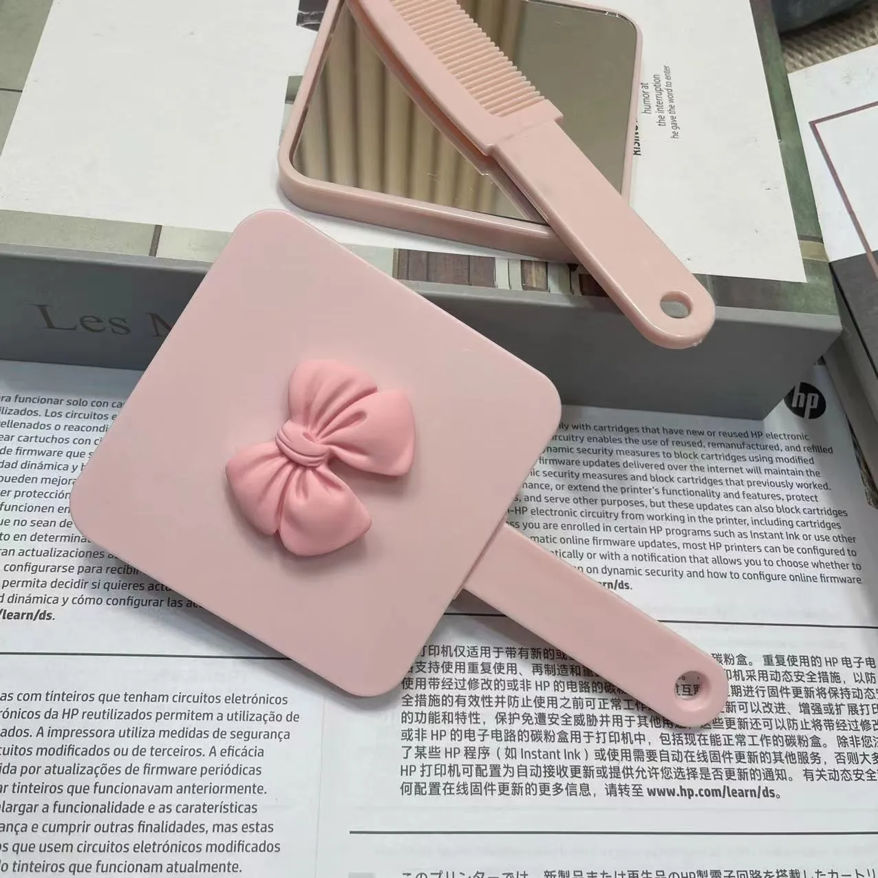 Ensemble Miroir de Maquillage Portable et Peigne Avec Nœud Doux Brosse à Cheveux Pliante Coulissante Miroir de Vanité de Voyage pour Femmes Filles