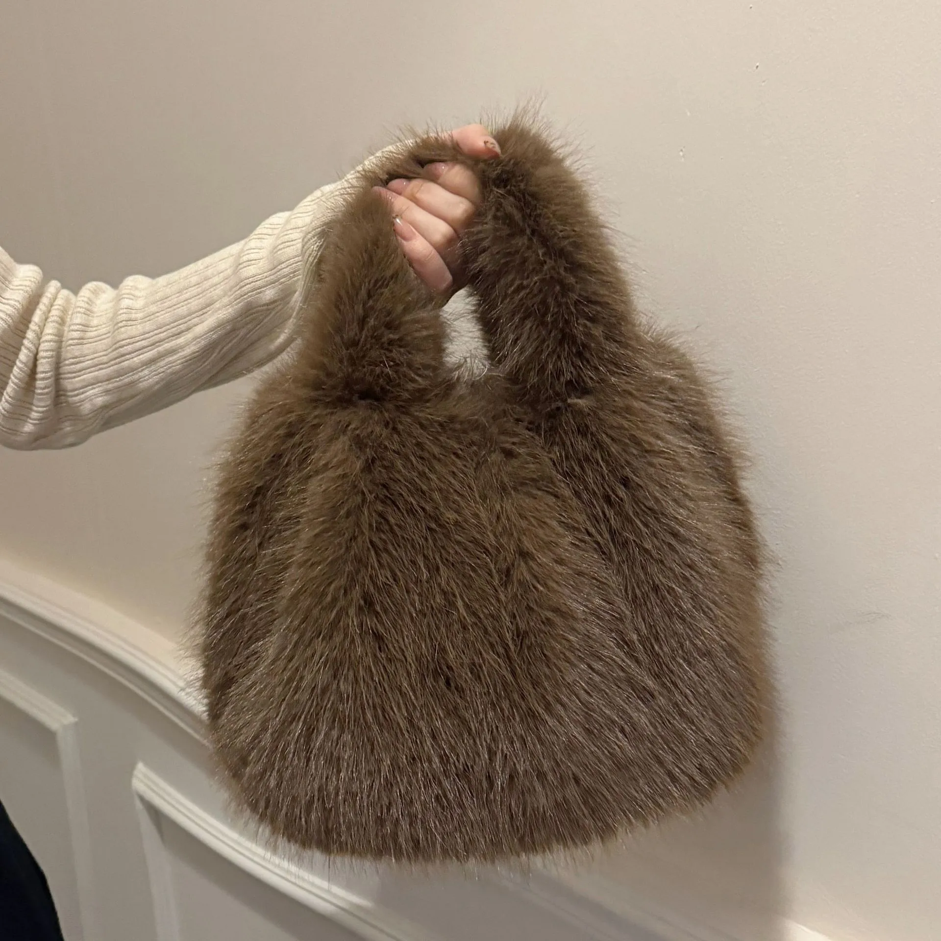 Vintage Autumn Winter Plush Handbag For Women Soft Faux Fur Bucket Bag Retro Urban Simplicity Daily Shoulder Tote Handbag