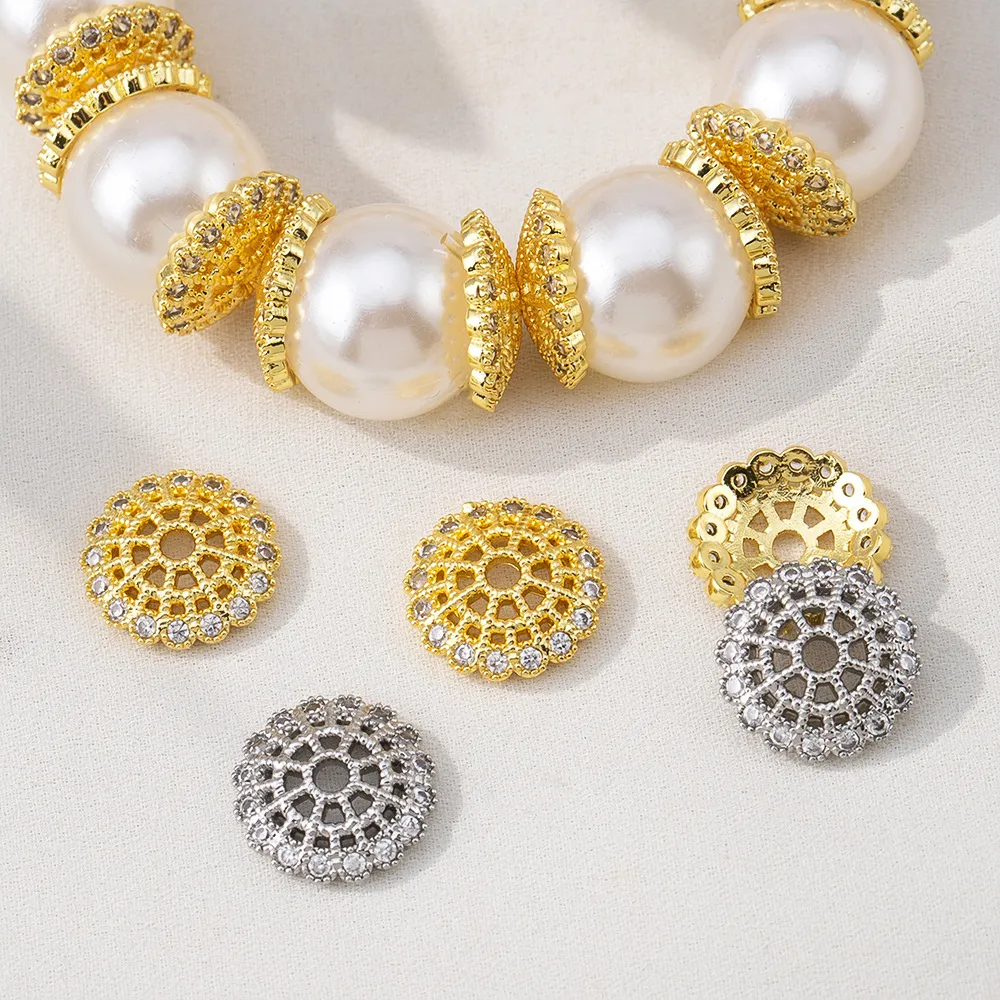 Style Cour Rétro Cuivre Ajouré Plaqué Or 18k Perles Intercalaires Forme Fleur Strass Incrustés Calotte de Perle Bijoux DIY