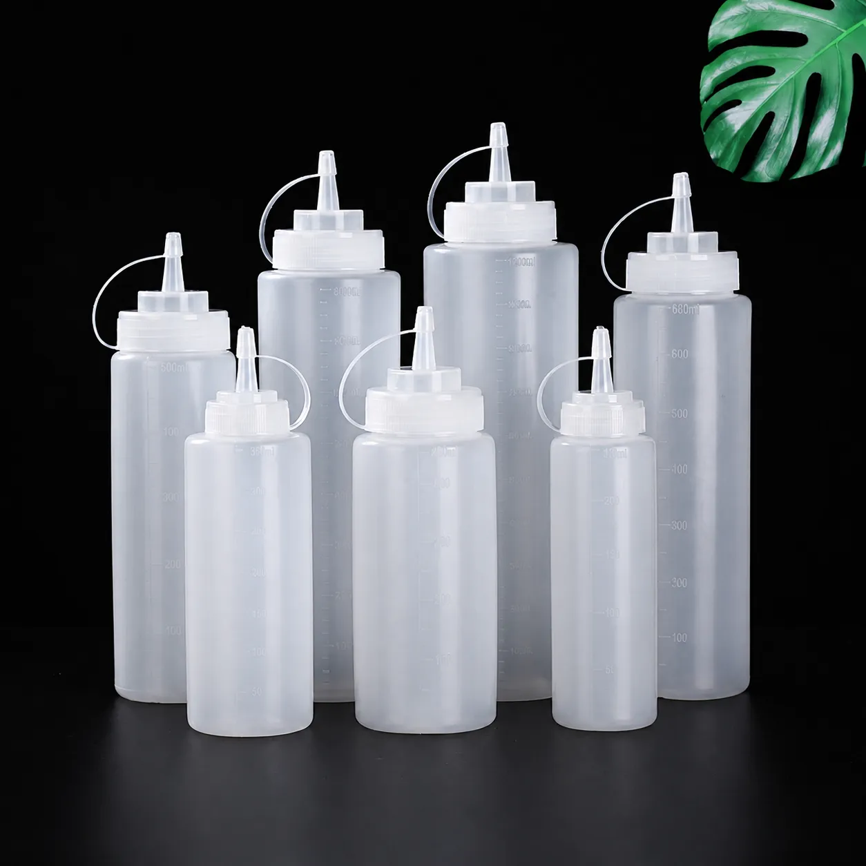 Translucent Plastic Squeeze Bottle With Graduated Scale And Dust Cap For Kitchen Salad Sauce Ketchup Dispensing Bottle Dispenser