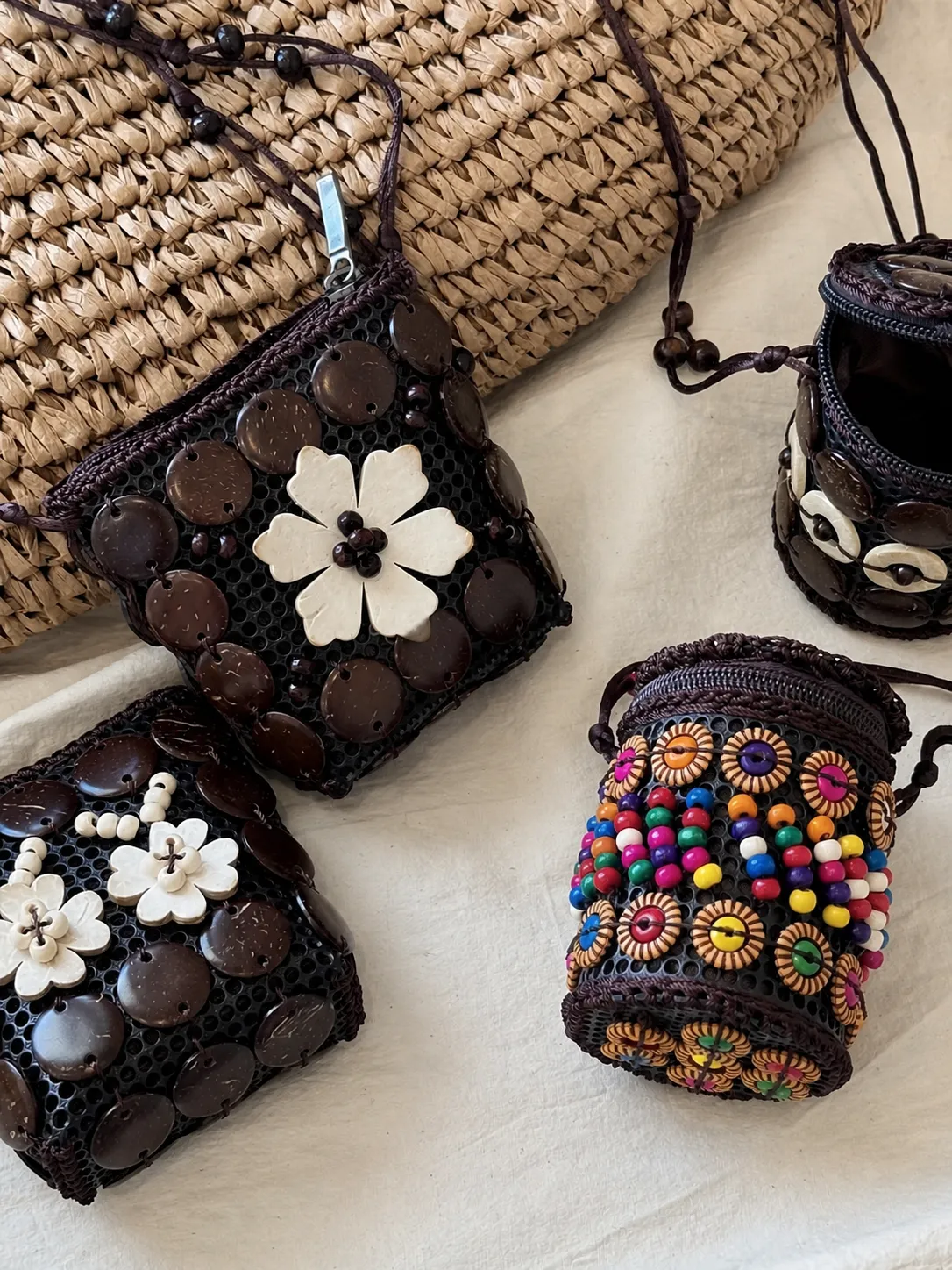 Mini Sac en Coque de Noix de Coco Tissé à la Main Bohémien Porte-monnaie Ethnique Rétro Étui pour Écouteurs Rouge à Lèvres pour Femme