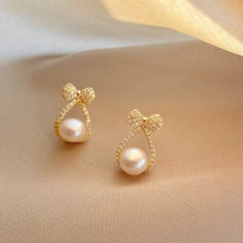 Orecchini a Bottone con Fiocco e Perla Artificiale in Stile Coreano Eleganti Orecchini in Lega con Strass Gioielli Placcati in Oro per Donna