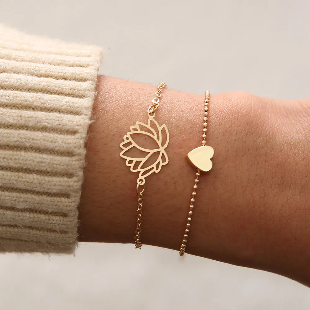 Bracelet Avec Pendentif Lotus Évidé Et Bracelet À Breloque Coeur En Alliage Doré Bijoux De Mode Minimalistes Pour Femmes