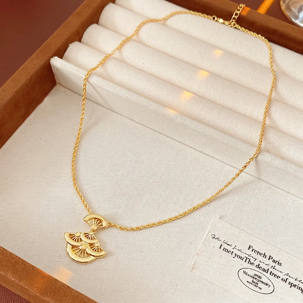 Collier Pendentif Plaqué Or Cuivre Triple Couche Forme Éventail Design Feuille Zirconium Chaîne Clavicule Bijoux Femmes