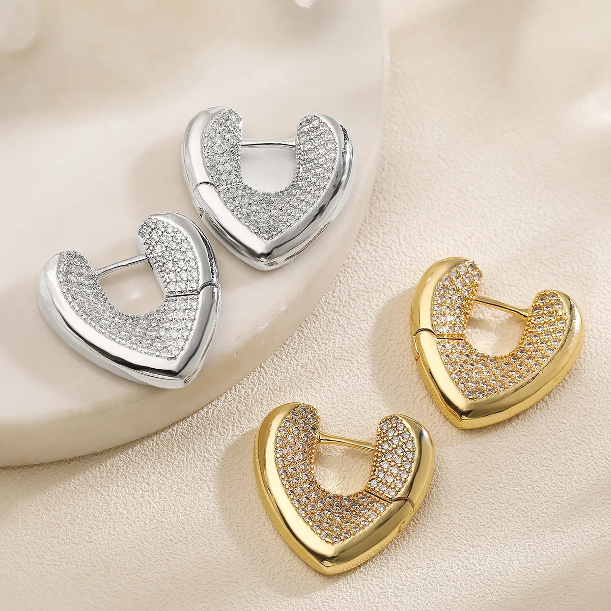 Herz Creolen Vergoldetes Kupfer Zirkon Pavé Mikro Eingelegt Huggie Gelenk Minimalistischer Modeschmuck Für Damen