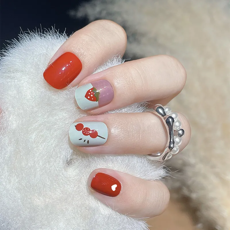 Press On Nails Short Round Glossy Strawberry Sugar-Coated Haws Heart Pattern Cute Sweet Artificial Finger Nails