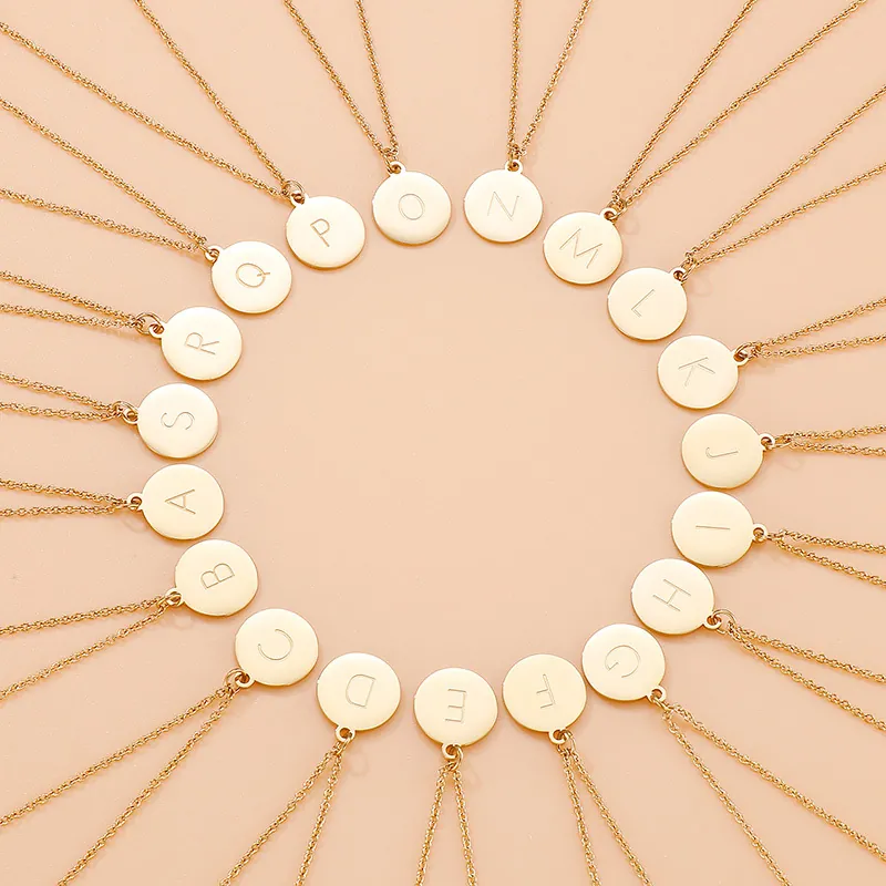 Collier En Acier Inoxydable Minimaliste Avec Pendentif Pièce Ronde Dorée Lettre Initiale Et Gravure