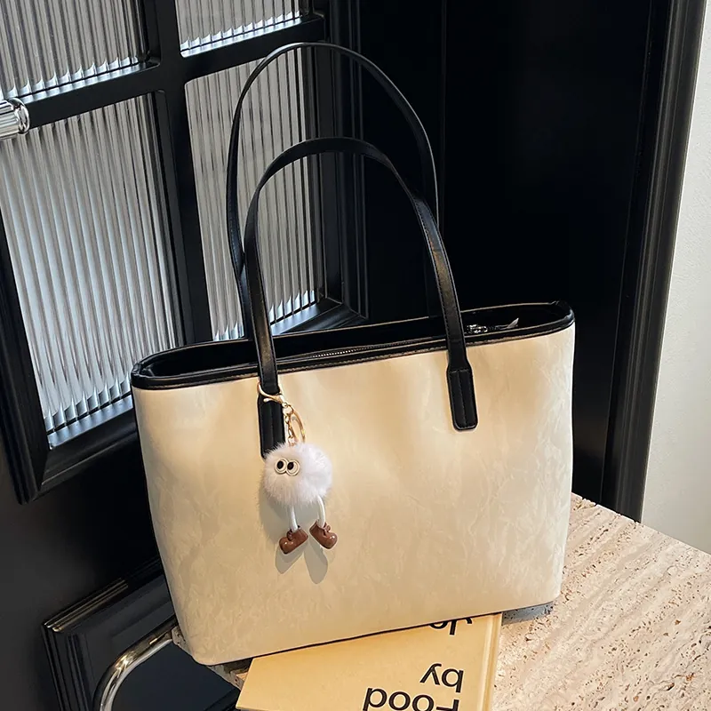 Borsa Tote Grande Donna Texture Increspata Pelle PU Colore Contrasto Borsa A Tralla Mano Con Ciondolo Peluche Chic