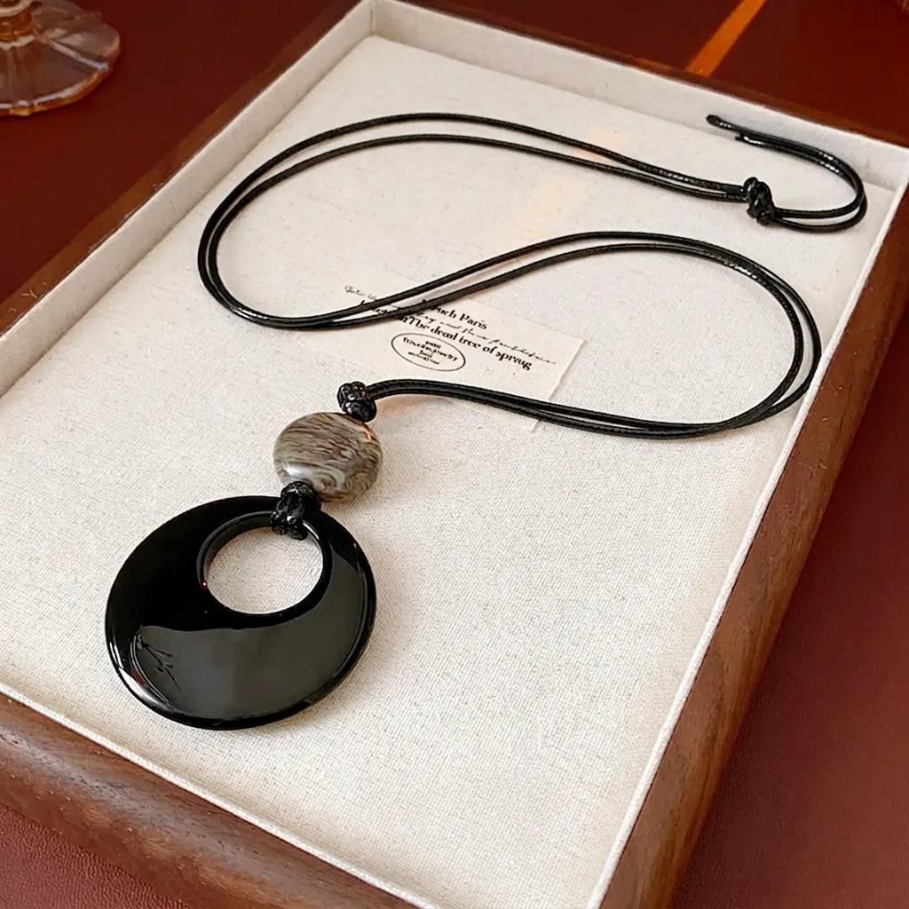 Collana Con Ciondolo A Cerchio Geometrico Semplice Perla In Agata Sintetica Lungo Cordino In Pelle Da Donna