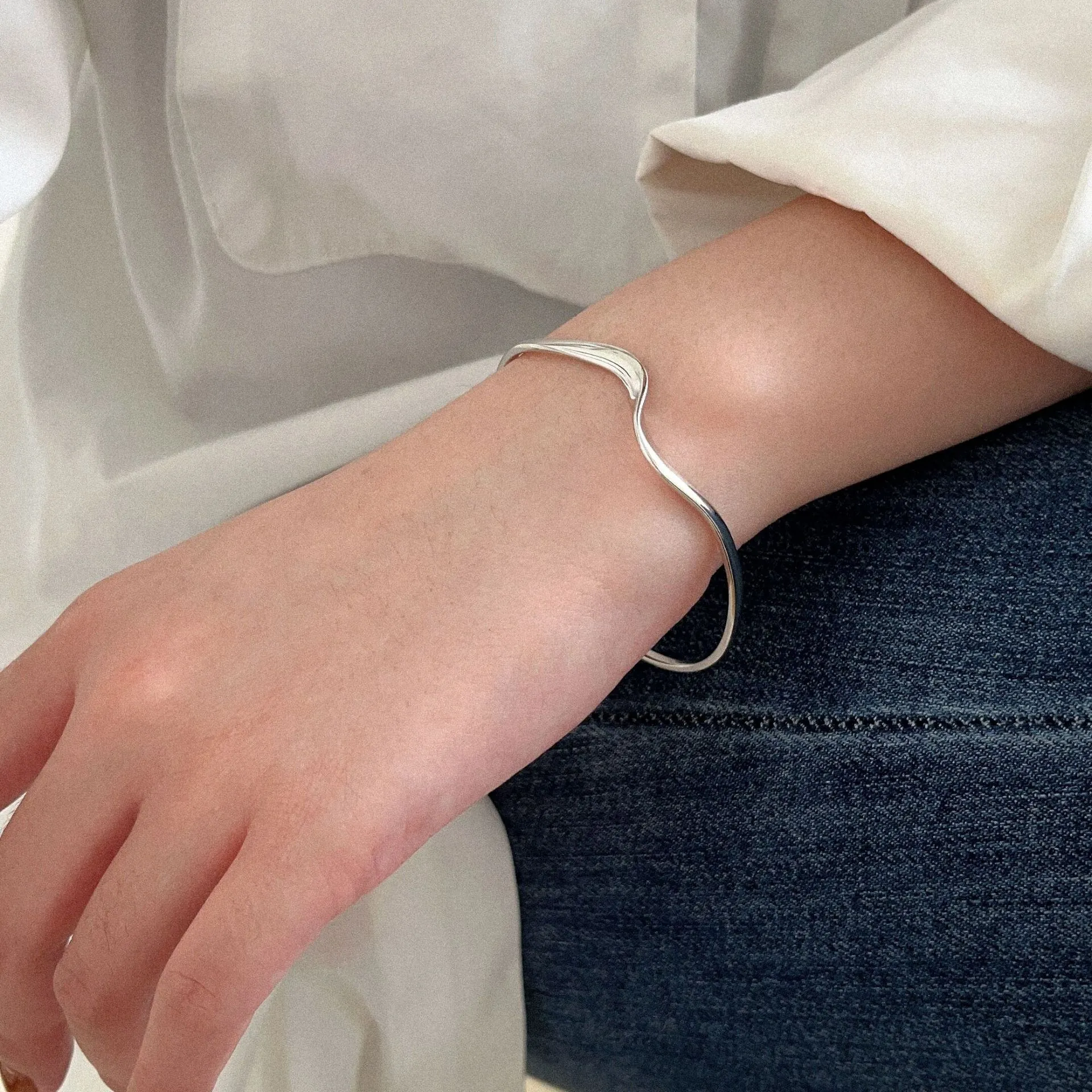Bracciale Rigido In Argento Sterling 925 Onda Irregolare Polsino Aperto Minimalista Design Di Nicchia Lusso Semplice Per Donne