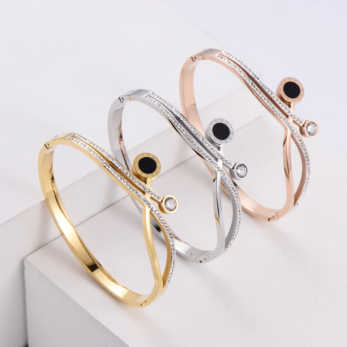 Bracelet Jonc Pour Femme Acier Inoxydable 316 Chiffres Romains Double Couche Design Croisé Zircon Rhinestone Disque Noir Bijoux