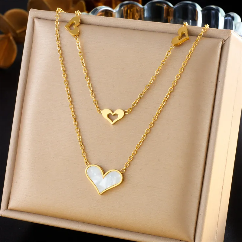 Élégant Collier Double Couche en Acier Inoxydable pour Femme Plaqué Or Rétro Coquille Cœur Pendentif Creux Bijoux de Mode Superposés