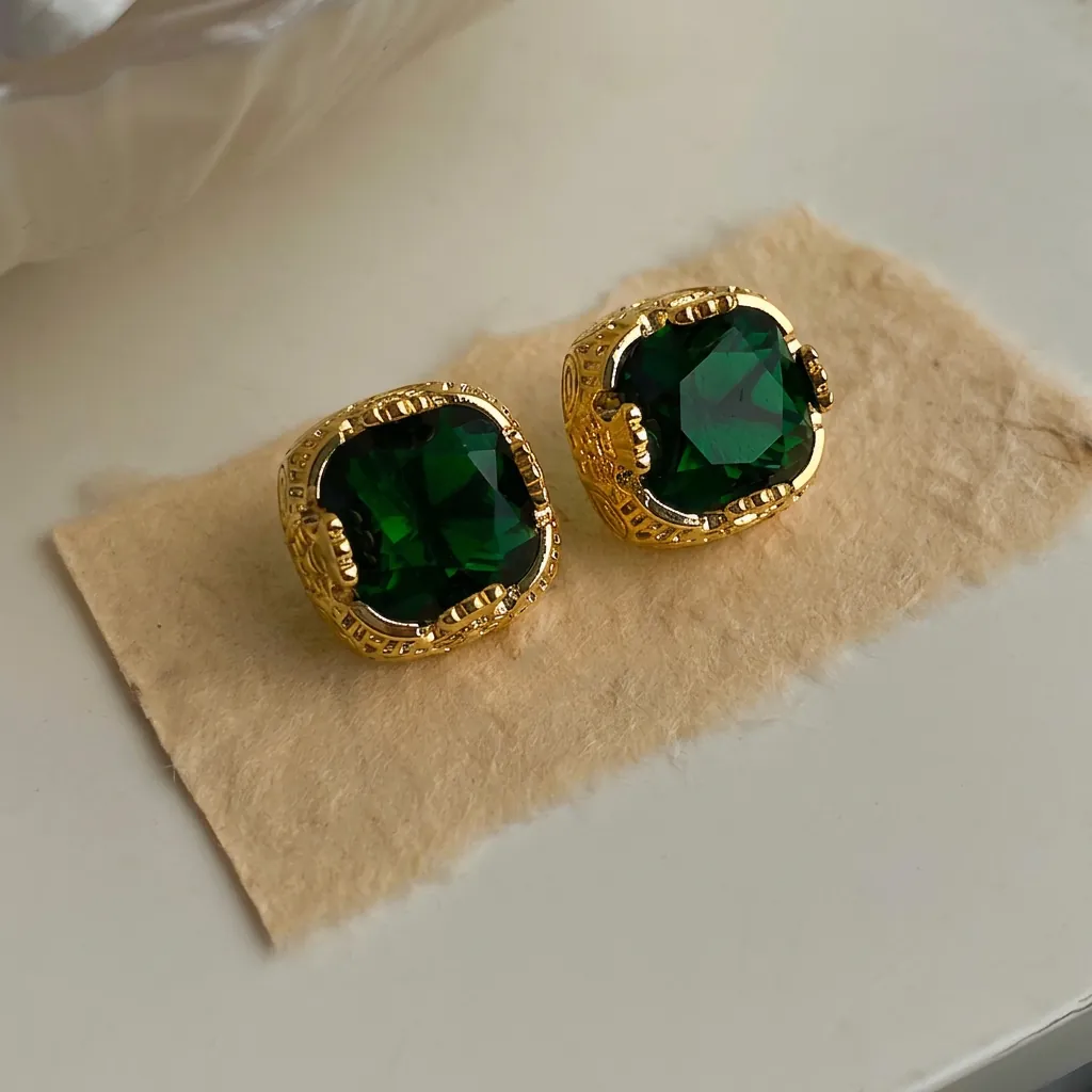 Orecchini A Lobo Con Zircone Verde Quadrato Rame Placcato Oro E Perno In Argento Stile Palazzo Di Lusso Vintage Gioielli Da Donna