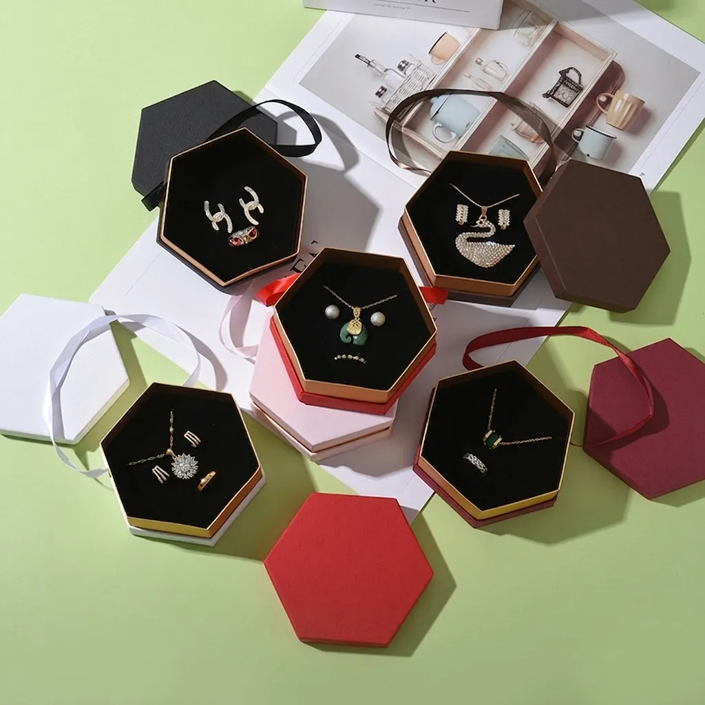 Hexagonale Schmuck-Geschenkbox Mit Bandgriff Samtfutter Für Ringe Halsketten Ohrringe Elegante Papierverpackungsschachtel
