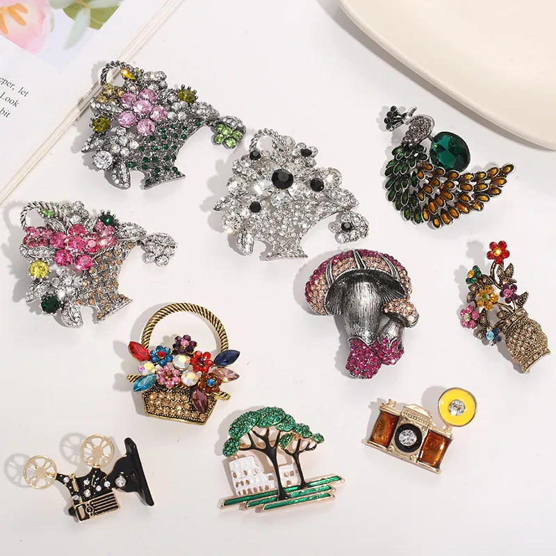 Vintage Alloy Brooch Pin With Rhinestone Flower Basket Camera Peacock Design For Women Jewelry Accessories Gift