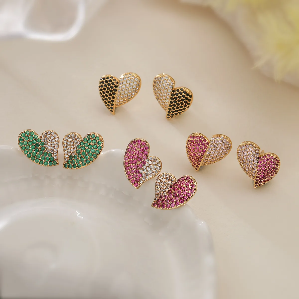Boucles D'oreilles Coeur Élégantes Cuivre Plaqué Or 18K Micro-Sertis Zircone Bijoux Géométriques Pour Femmes Mode