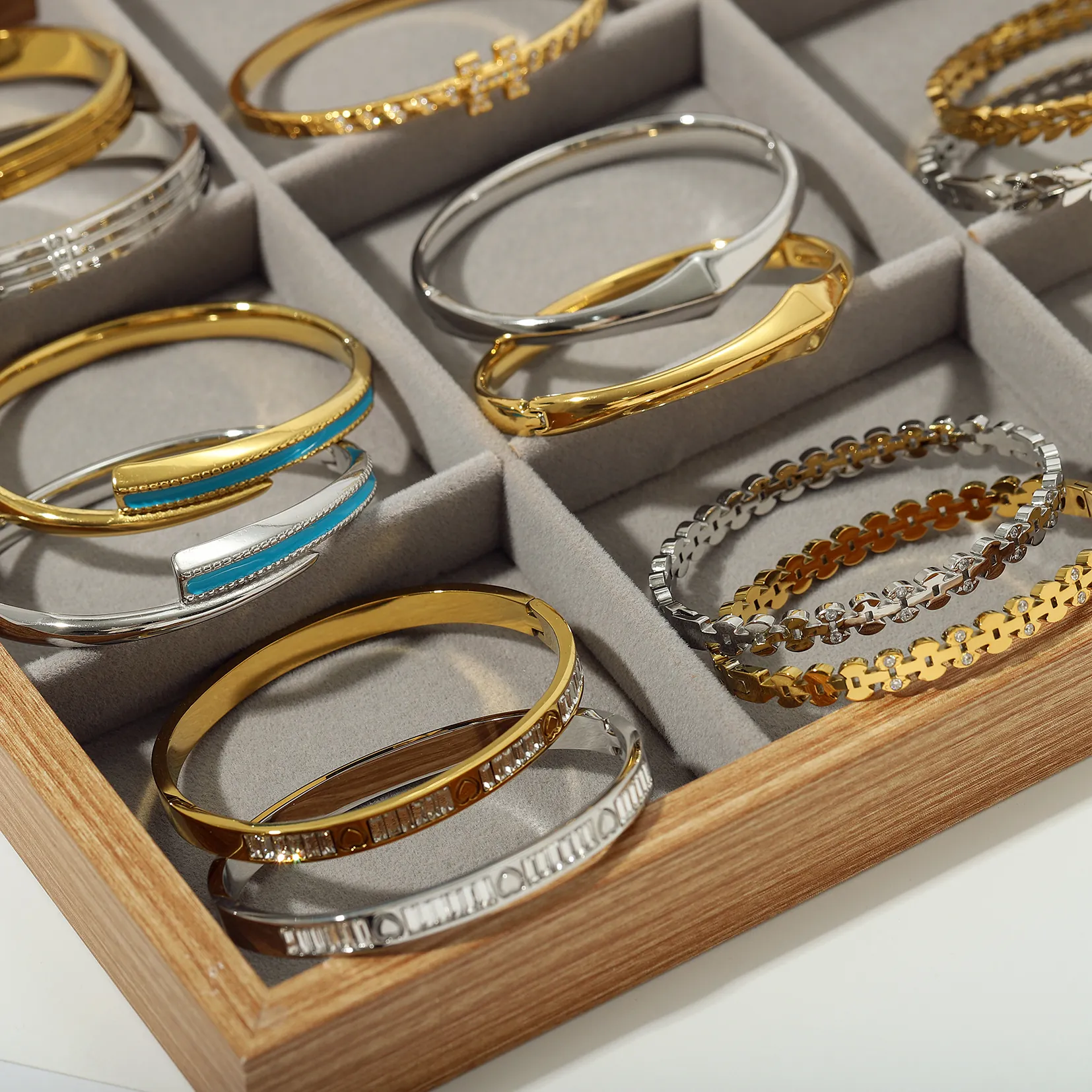 Stainless Steel Bangle Bracelet For Women 18K Gold Plated Zircon Inlaid Waterproof Hypoallergenic Trendy INS Style