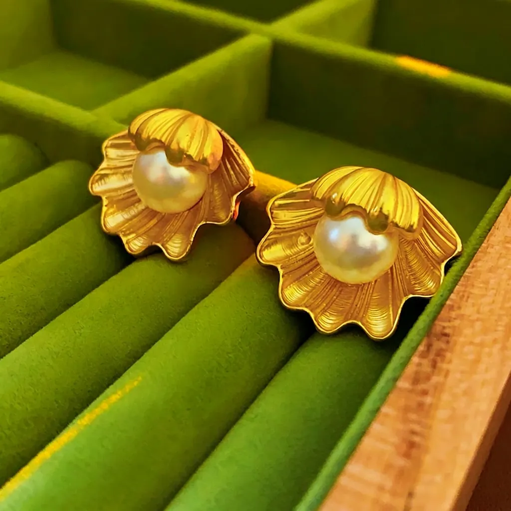 Vintage French Style Artificial Pearl Shell Stud Earrings Alloy With Silver Earring Post Elegant Jewelry For Women