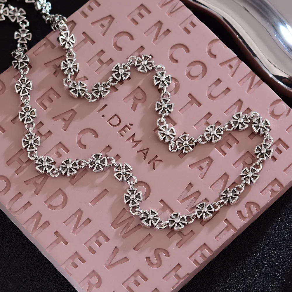 Vintage Silver Copper Cross Pendant Necklace For Women Hip Hop Gothic Punk Style Chunky Sweater Chain Fashion Jewelry Accessary