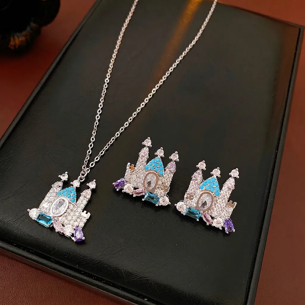Set Di Gioielli Castello Delle Fiabe Collana E Orecchini In Rame Con Zirconi Colorati E Perno In Argento Per Donna