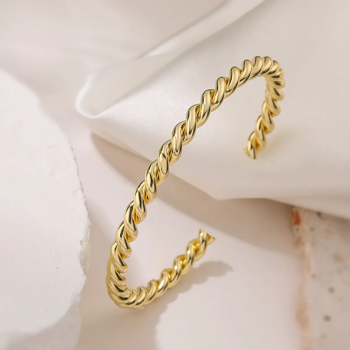 Bracciale Rigido Aperto Intrecciato Oro Placcato Rame Geometrico Retrò Regolabile Per Donne