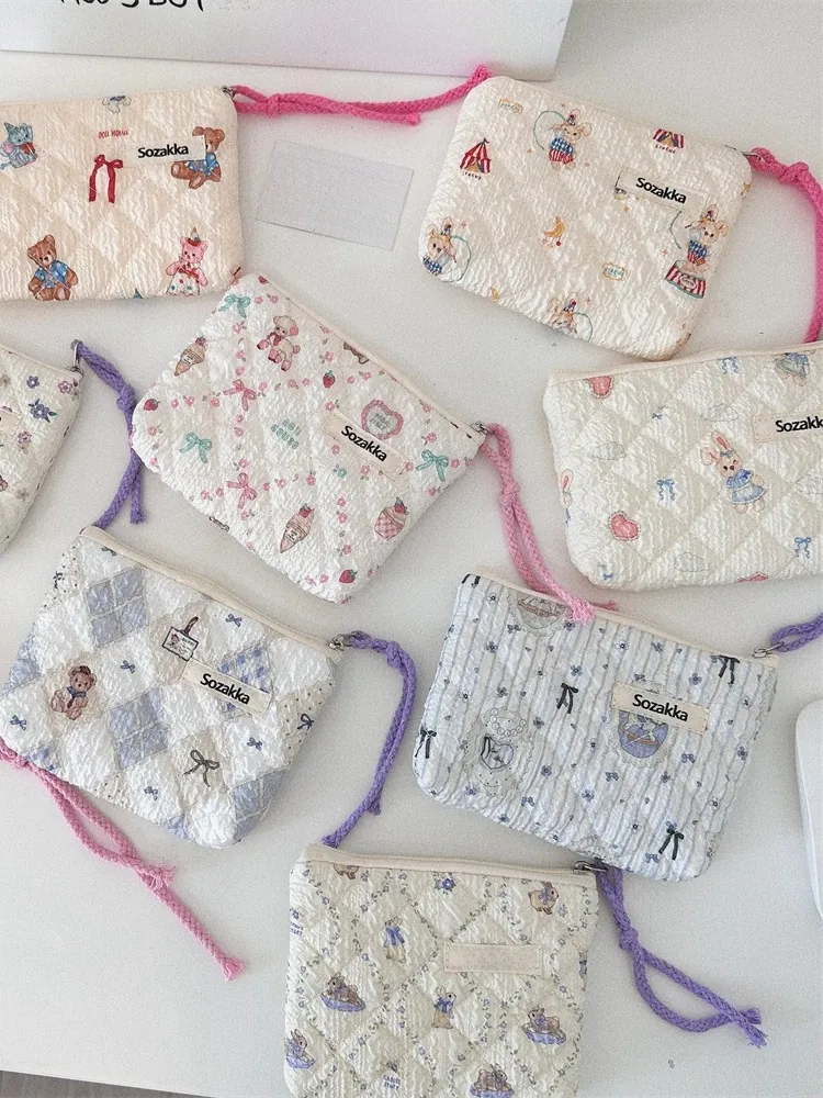 Gesteppte Baumwolle Kosmetiktasche Mini Münzbörse Floral Cartoon Druck Polsterung Reißverschluss Aufbewahrungstasche Für Damen