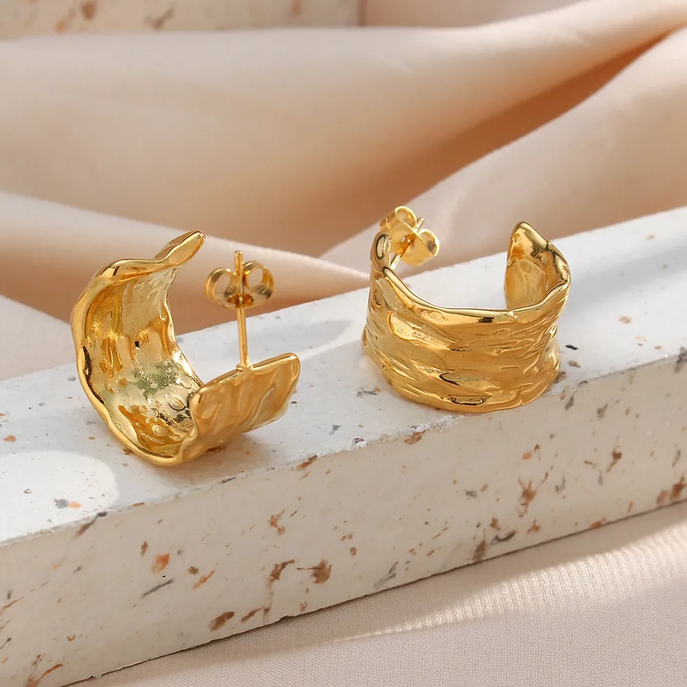 Orecchini A Cerchio A Forma Di C Texture Martellata Placcato Oro 18K Acciaio Inossidabile 316L Metallo Fuso Donne