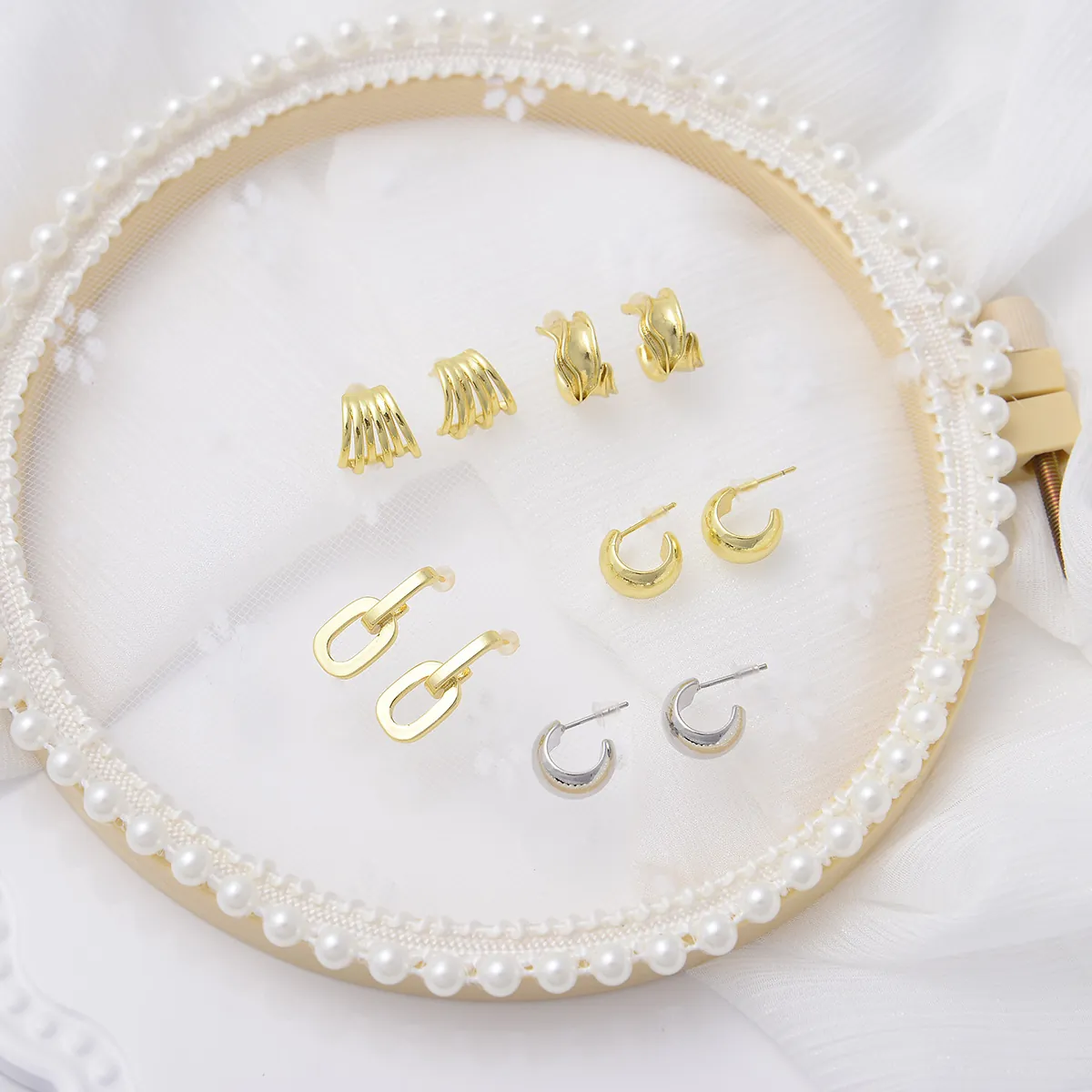 Orecchini a Bottone a Forma di C in Rame Placcato Oro 18K Minimalisti per Donna Orecchini Geometrici in Metallo Ondulati Irregolari Gioielli