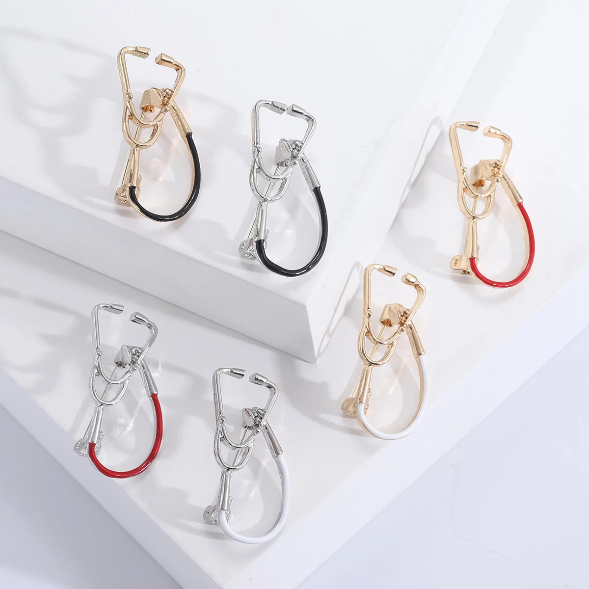 Personalized Alloy Stethoscope Brooch Enamel Medical Jewelry Lapel Pin For Doctors Nurses Simple Fashion Apparel Accessories