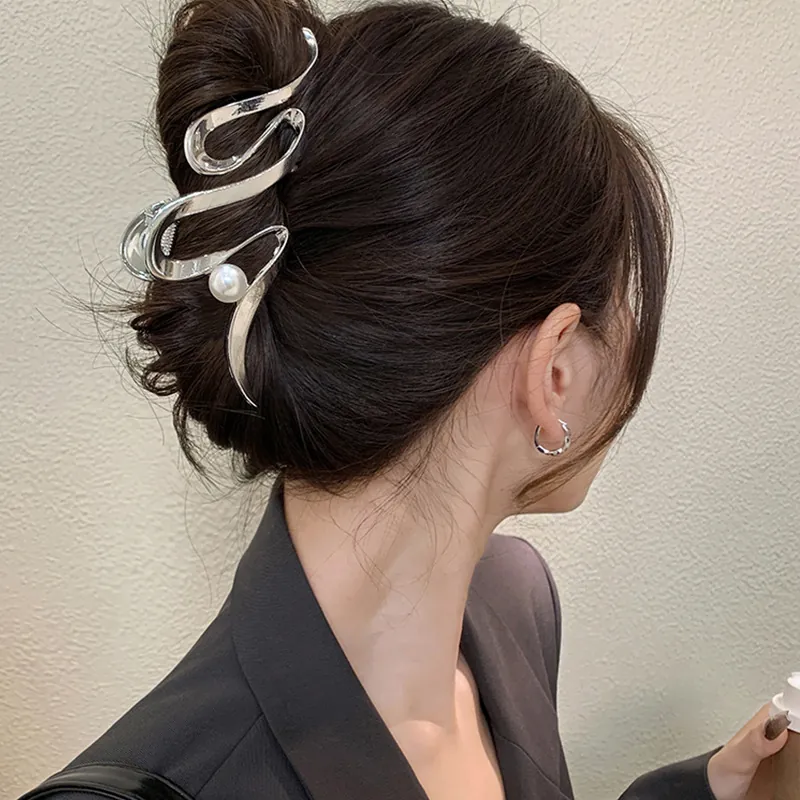 Large Metal Hair Claw Clip Wavy S-Curve Artificial Pearl Elegant Minimalist Hairpins For Women Fashionable Updo Accessory
