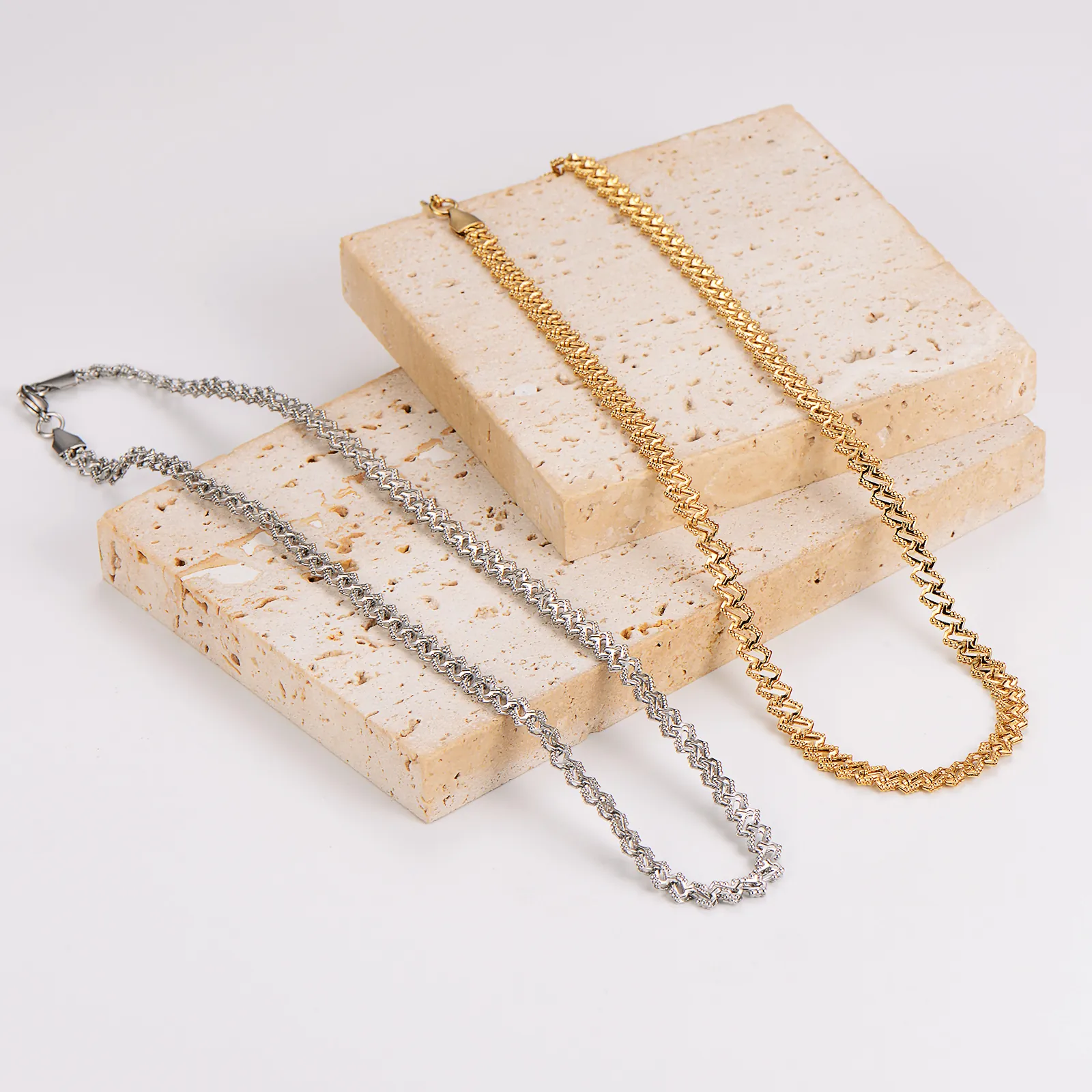 Minimalist Wavy Woven Texture Sparkling Stainless Steel Necklace For Women Elegant Gold Plated Jewelry Fashion Commuting