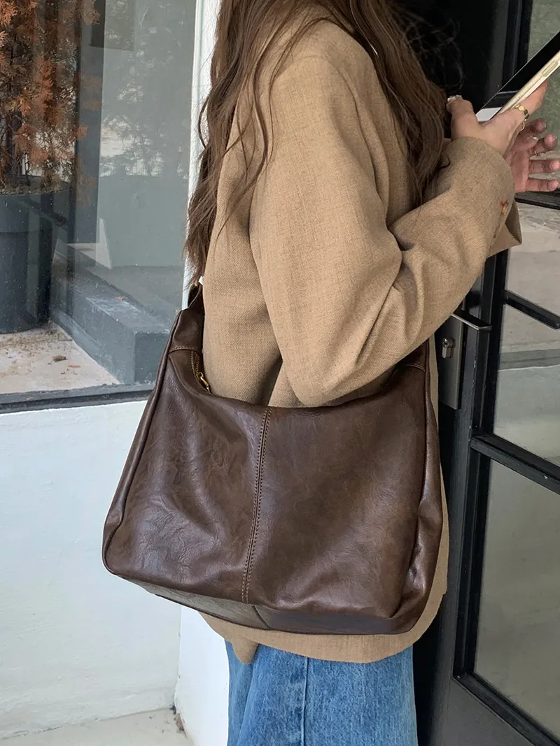 Women Crossbody Bag PU Leather Large Capacity Hobo Tote Vintage Street Style Adjustable Shoulder Strap Zipper Casual