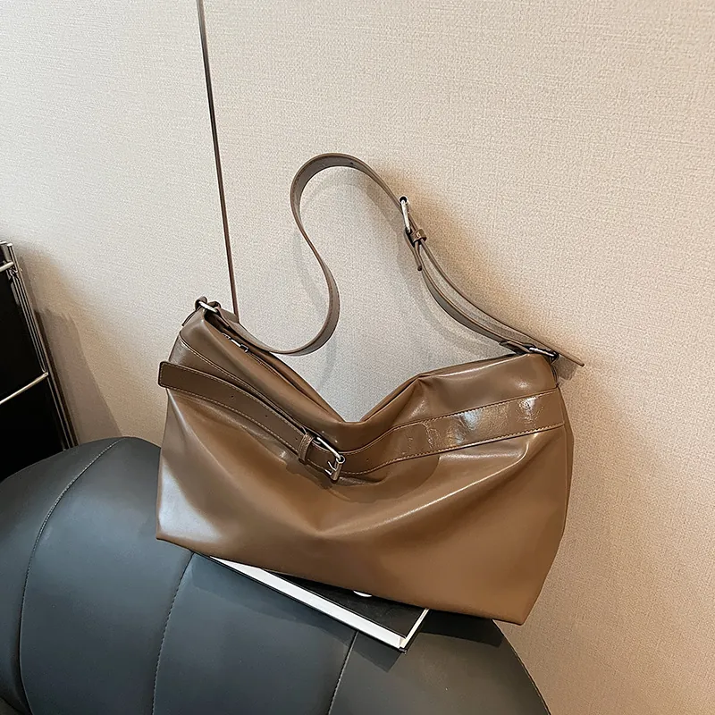 Grand Sac Fourre-Tout En Cuir PU Femmes Sac À Bandoulière Souple Minimaliste Sac À Main Rétro Large Bandoulière Fermeture Éclair
