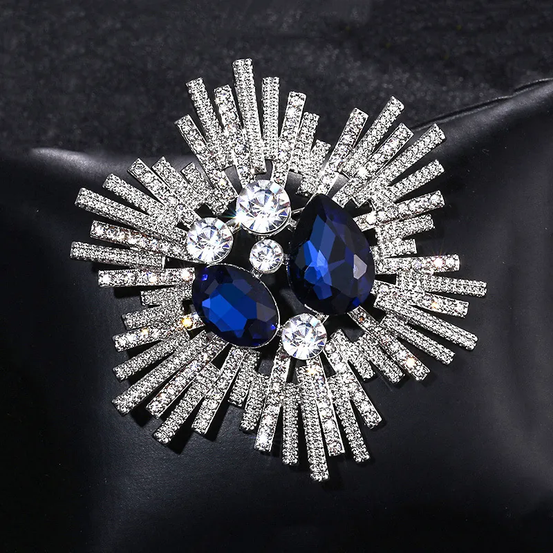 Vintage Flower Brooch Zinc Alloy With Artificial Crystal Rhinestone Elegant Starburst Breastpin For Women Dress Decoration