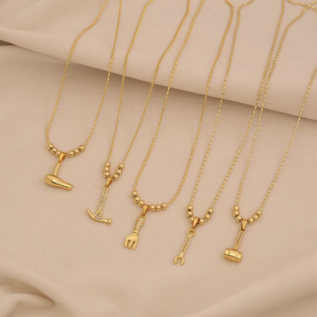 Collier Pendentif Outil Cuivre Plaqué Or Avec Strass Marteau Clé Fourchette Sèche-Cheveux Forme Bijoux Pour Femmes
