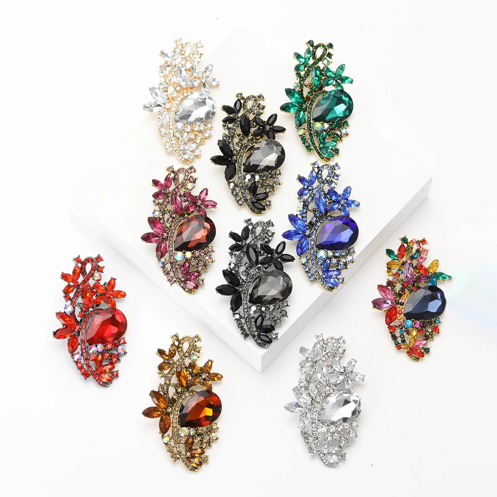 Vintage Floral Crystal Brooch Alloy Rhinestone Waterdrop Pin Jewelry For Women Suit Coat Accessories Retro Elegant