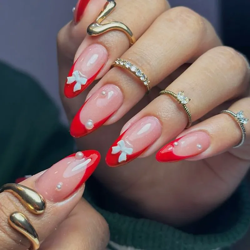 Unghie Finte Mandorla Rosse Francesi Con Fiocchi Bianchi Künstliche Perle Adesivo Gelatina Lima Per Unghie Manicure Elegante Donna